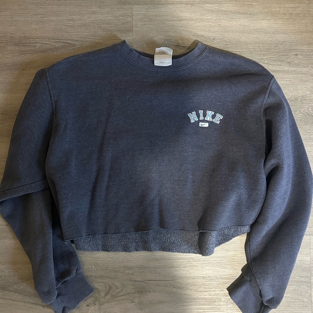 Nike Vintage Blue/Grey Cropped Crewneck in Size Medium